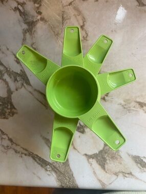 Green Tupperware Nesting Measuring Cups Set